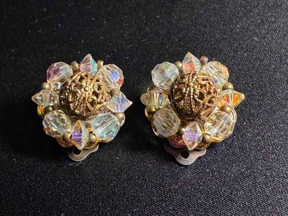 Vintage Lisner A/B Gold Tone Clip On Earrings